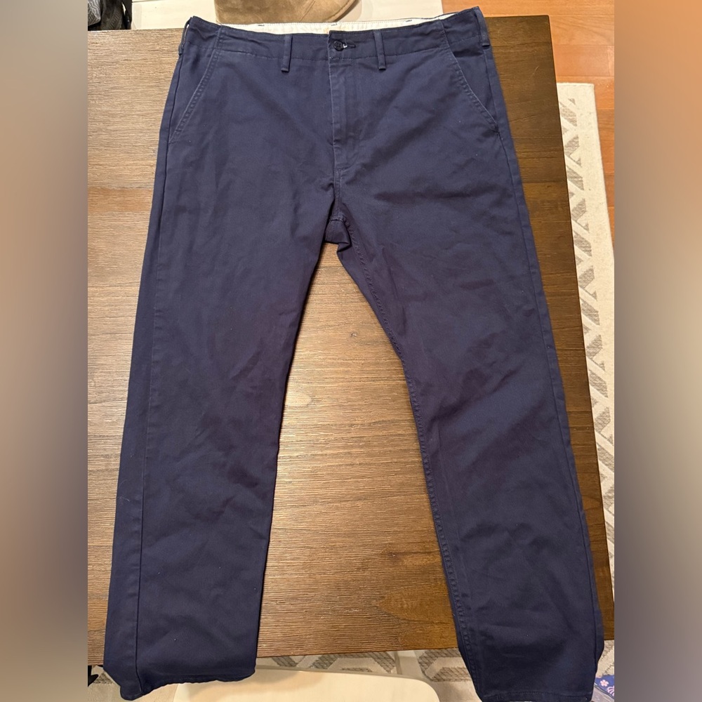 Levi’s navy blue chinos, size 34x29. In good condition, see photos.